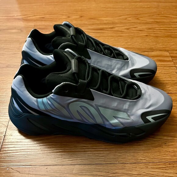 Yeezy Boost 700 MNVN “Geode” – Men’s Size 10 (US)  – Excellent Condition – Geode - Picture 3 of 9